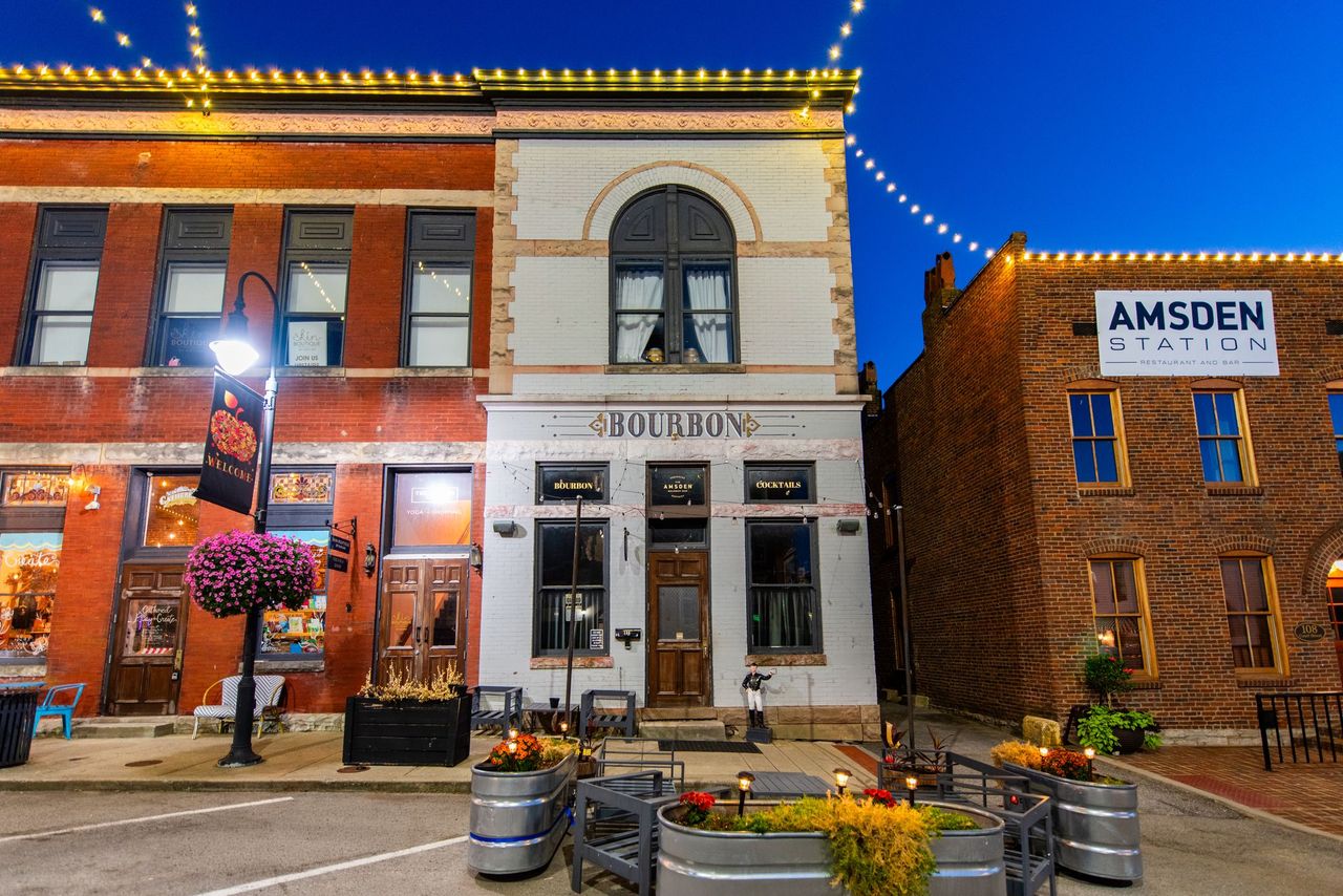Savor Kentucky’s finest pours at the cozy and historic Amsden Bourbon Bar in downtown Versailles.