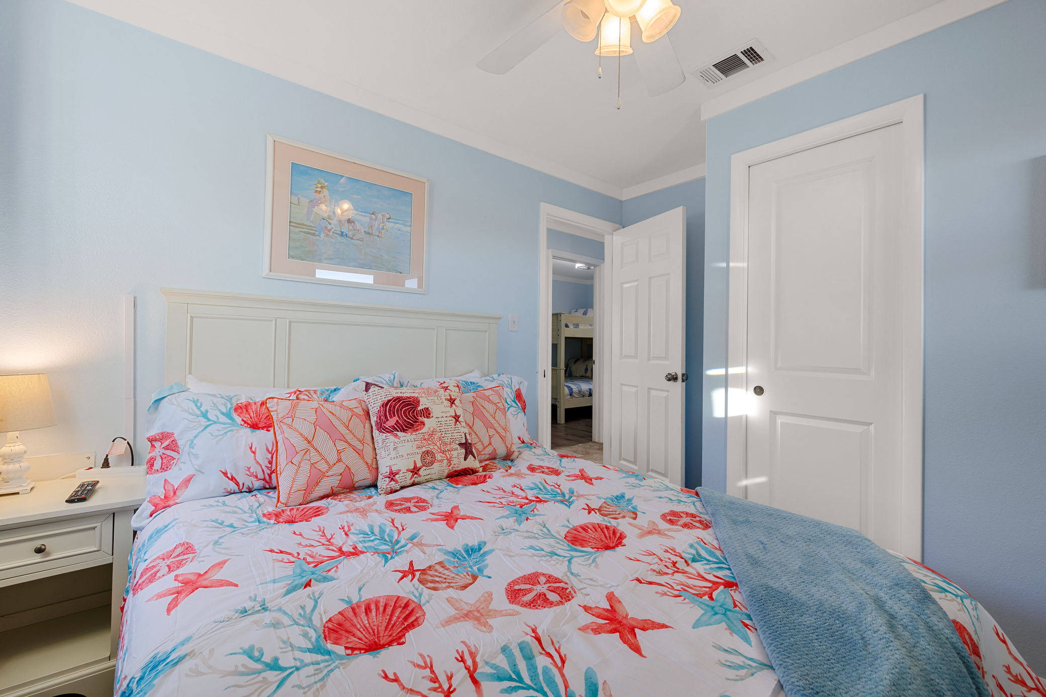 Guest Room Queen Bed