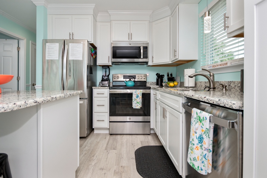Fully updated and stocked kitchen!