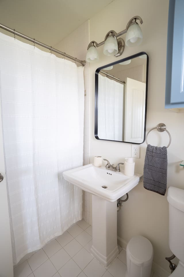 Fresh & Modern Bathroom with All Essentials