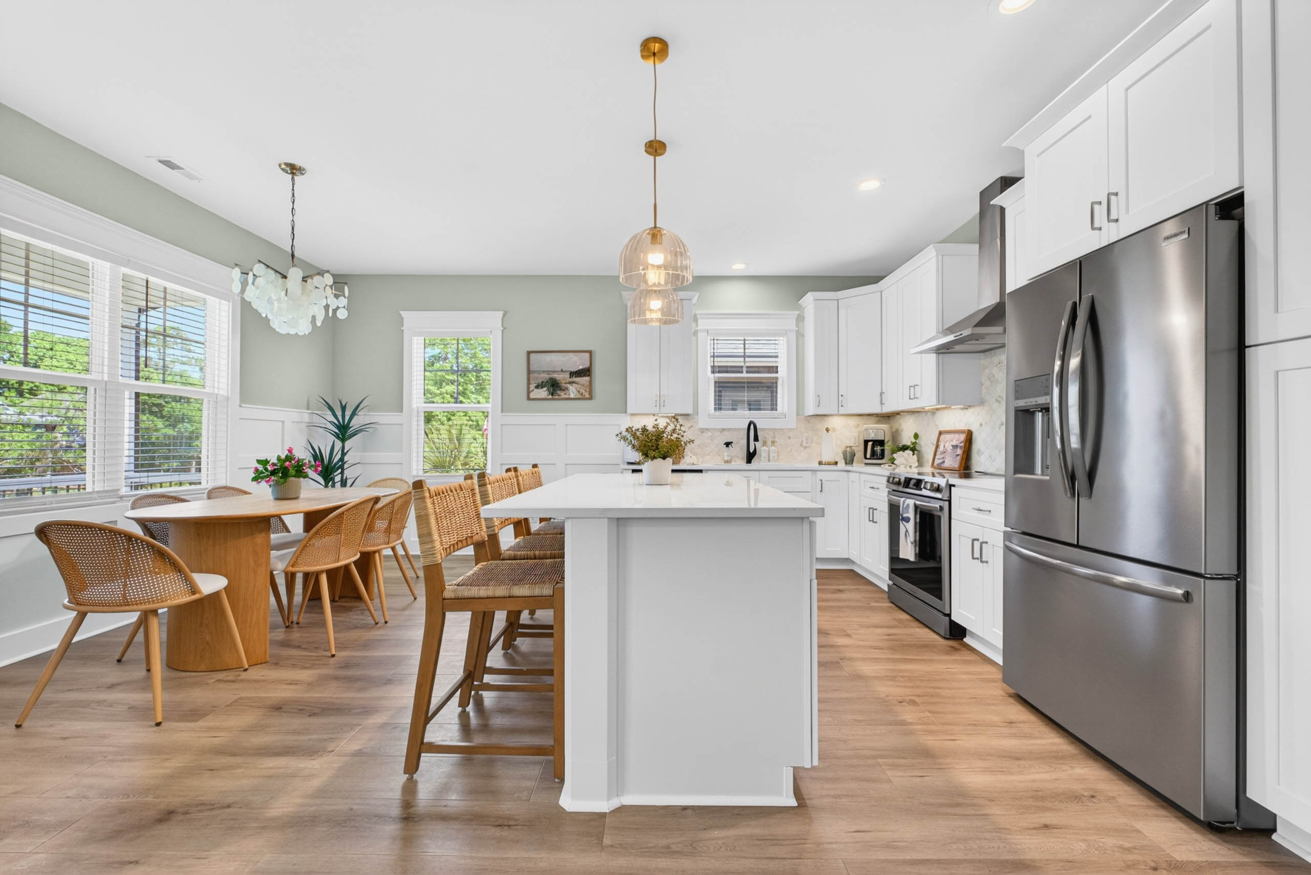 NEW 2025 Family Beach Home, Sleeps 9, Walk To Beach, Close to Everything