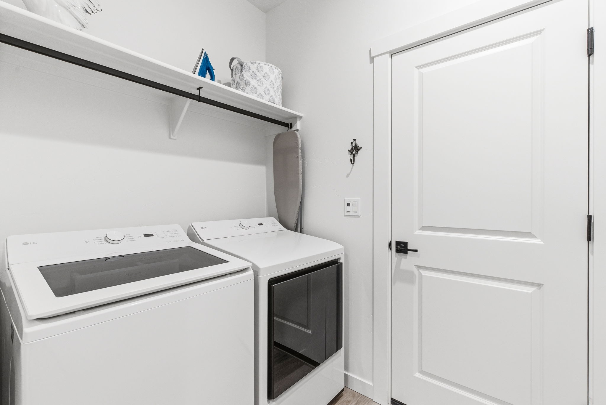 Pack light, we've got the laundry covered. With a full-size washer and dryer, it's easy to freshen up after long days of exploring or extended stays.