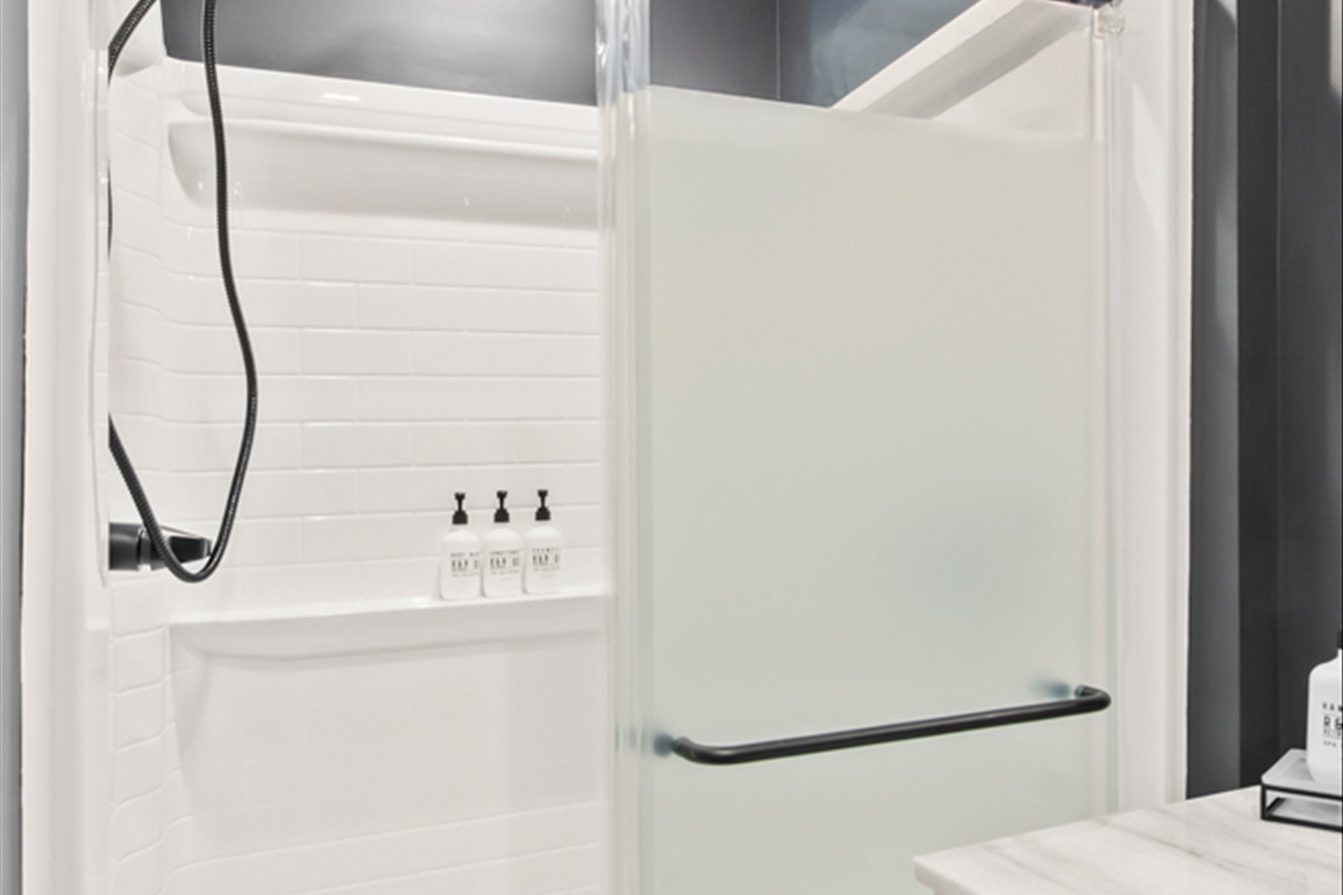 The Loft on Waterbury - Shower Amenities