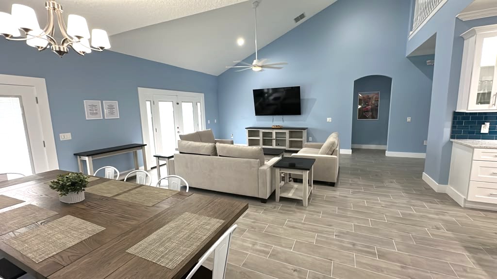 Large Open Plan Dinning Room, Living Room