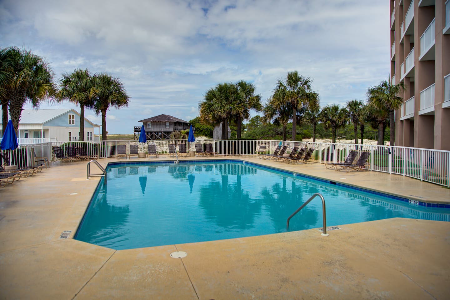 Indoor/outdoor pool and hottub