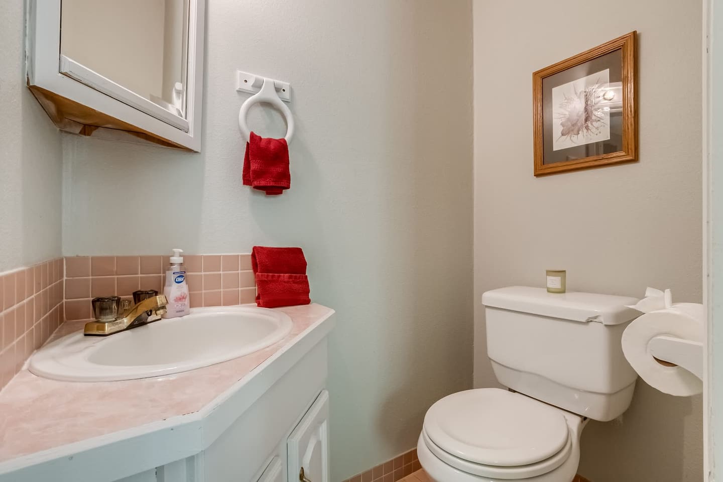 Convenient Private Half Bath ✨

A charming little half bath conveniently connected to the primary bedroom, offering an extra touch of privacy and convenience just steps from your bed.
