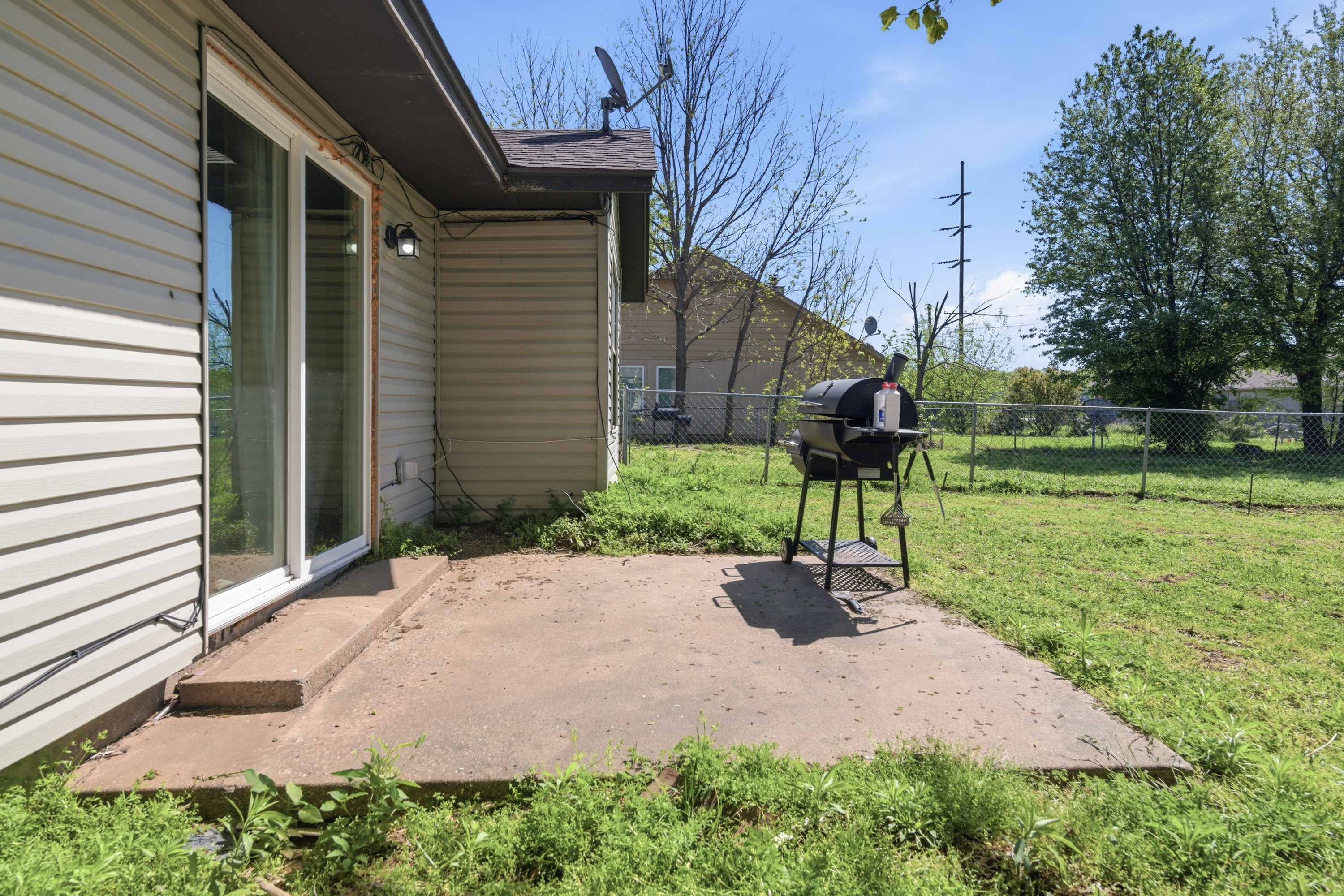 includes grill, shared backyard