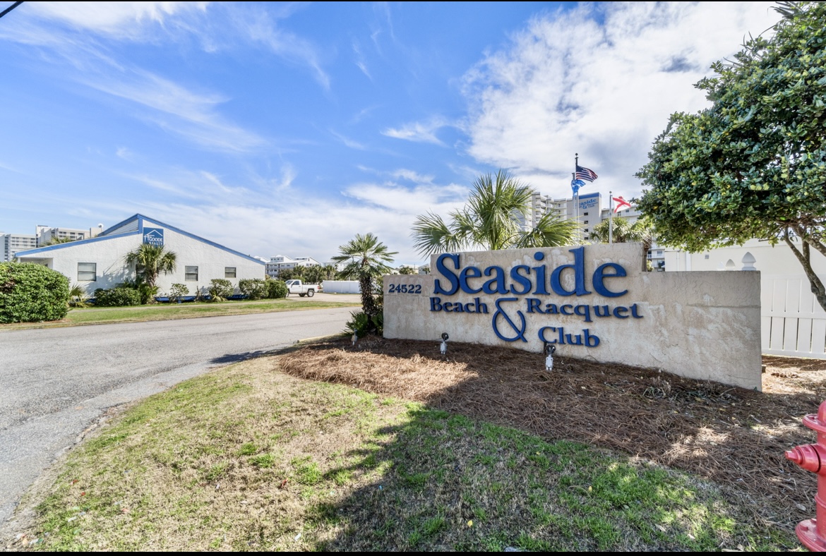 Located close to Live Bait, Docs, Bubbas, Adventure Island and so many other great restaurants, shopping and entertainment!!