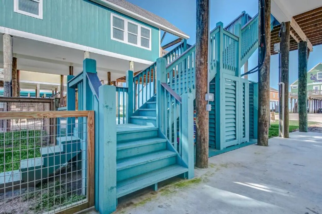d92ab32cfa4047c8b1606f4ebbe13d60 | Beachhouse | Texas | TX | Vacation Homes | Galveston | Crystal Beach | Kokomo | Breezy Days | Beachfront Elegance | Sunrise Serenity | Southern Sands Property Management, LLC
