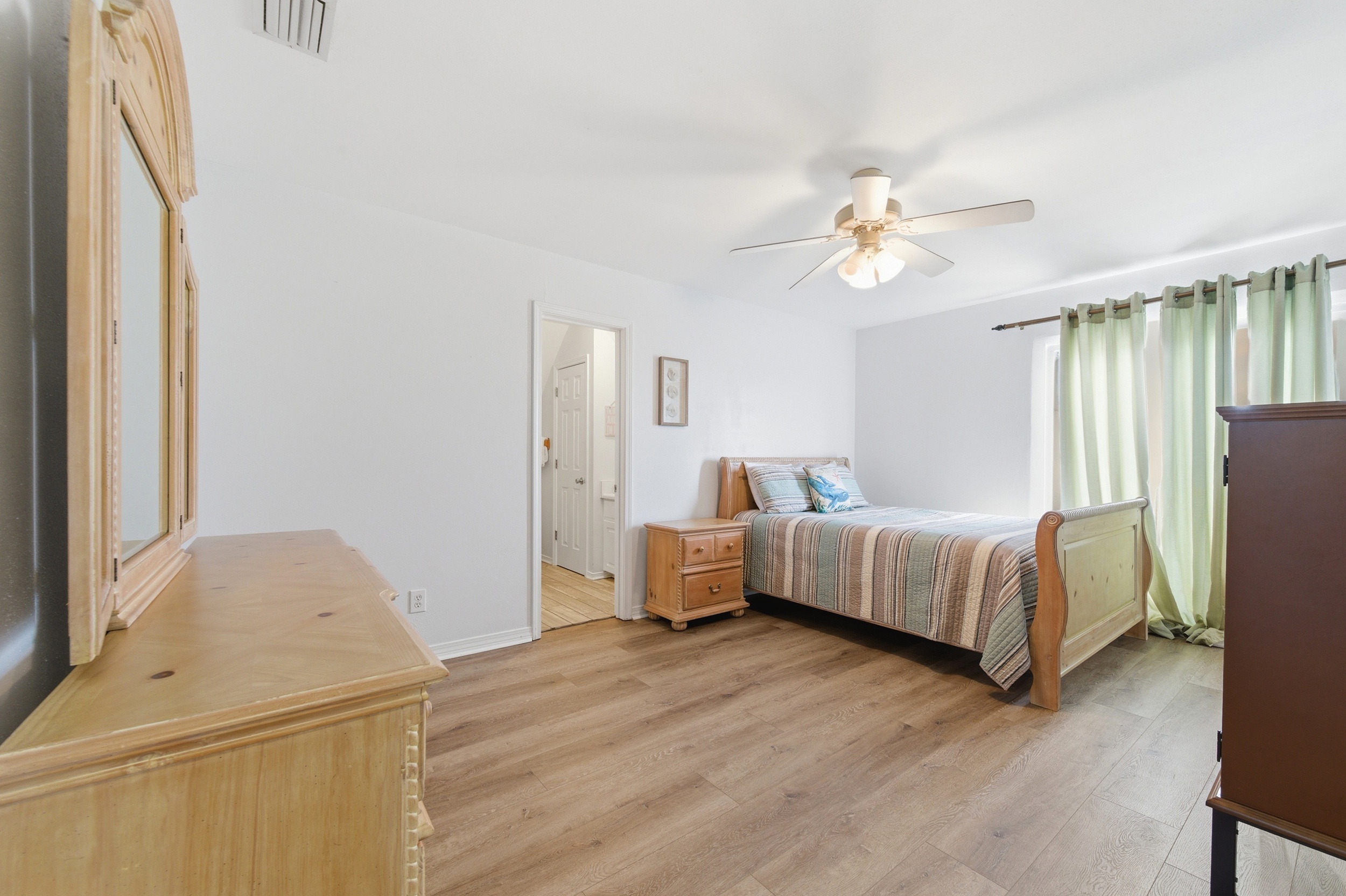 2nd Upstairs Bedroom