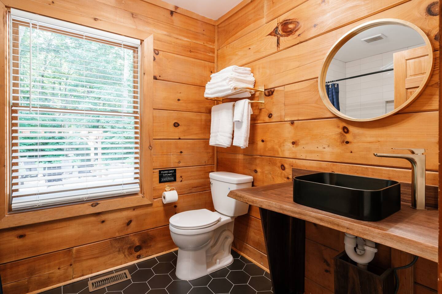 Full bathroom off of kitchen