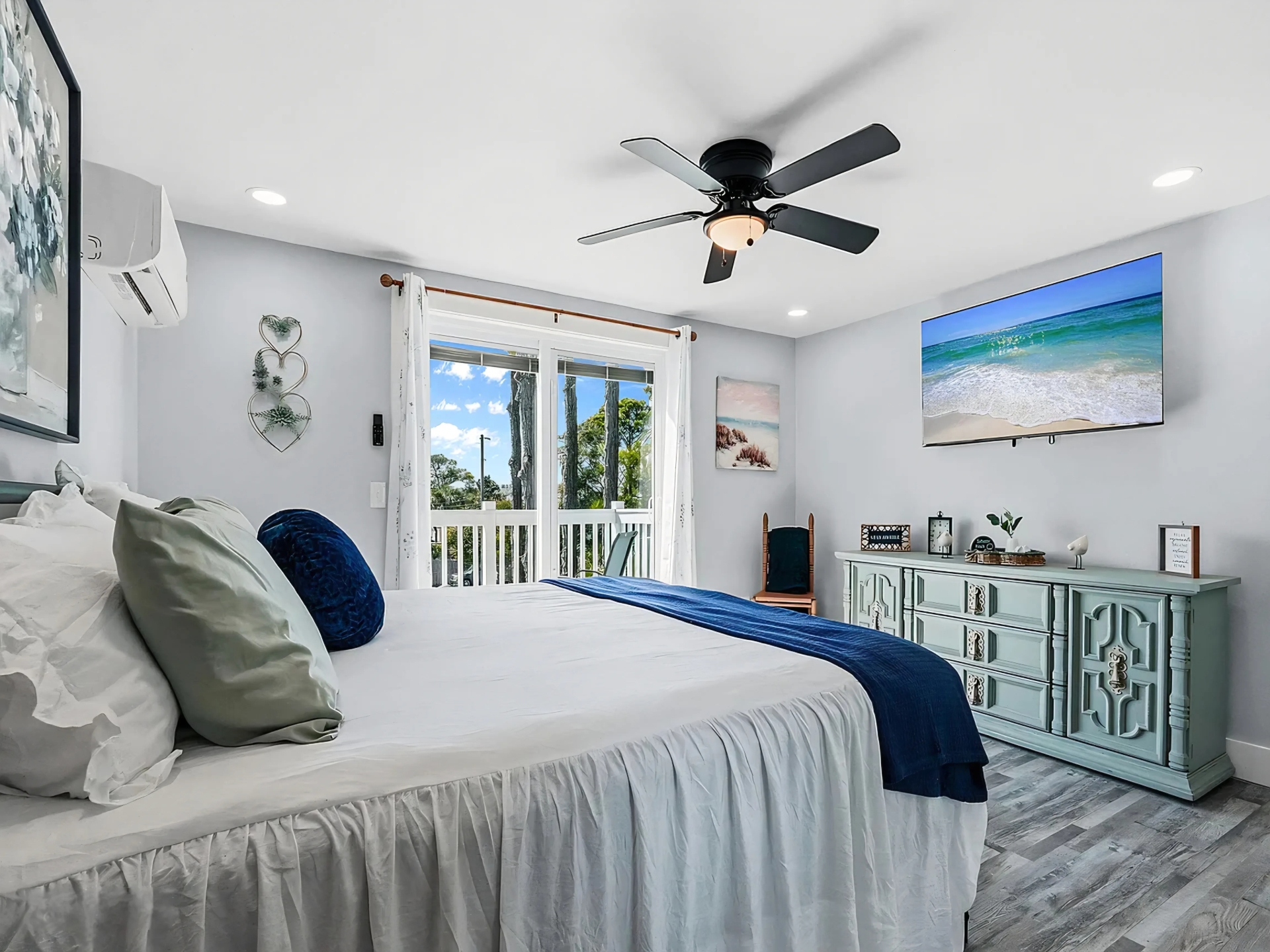 Biltmore Beach Aloft (3rd floor) - 1st bedroom with king bed
