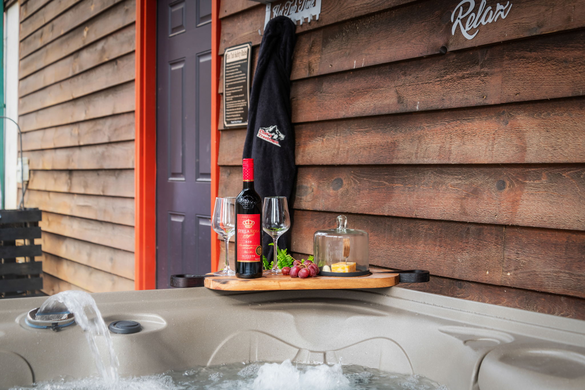 Soak away your worries, sip your favorite drink, and slow down 🍷🫧 in our cozy hot tub.