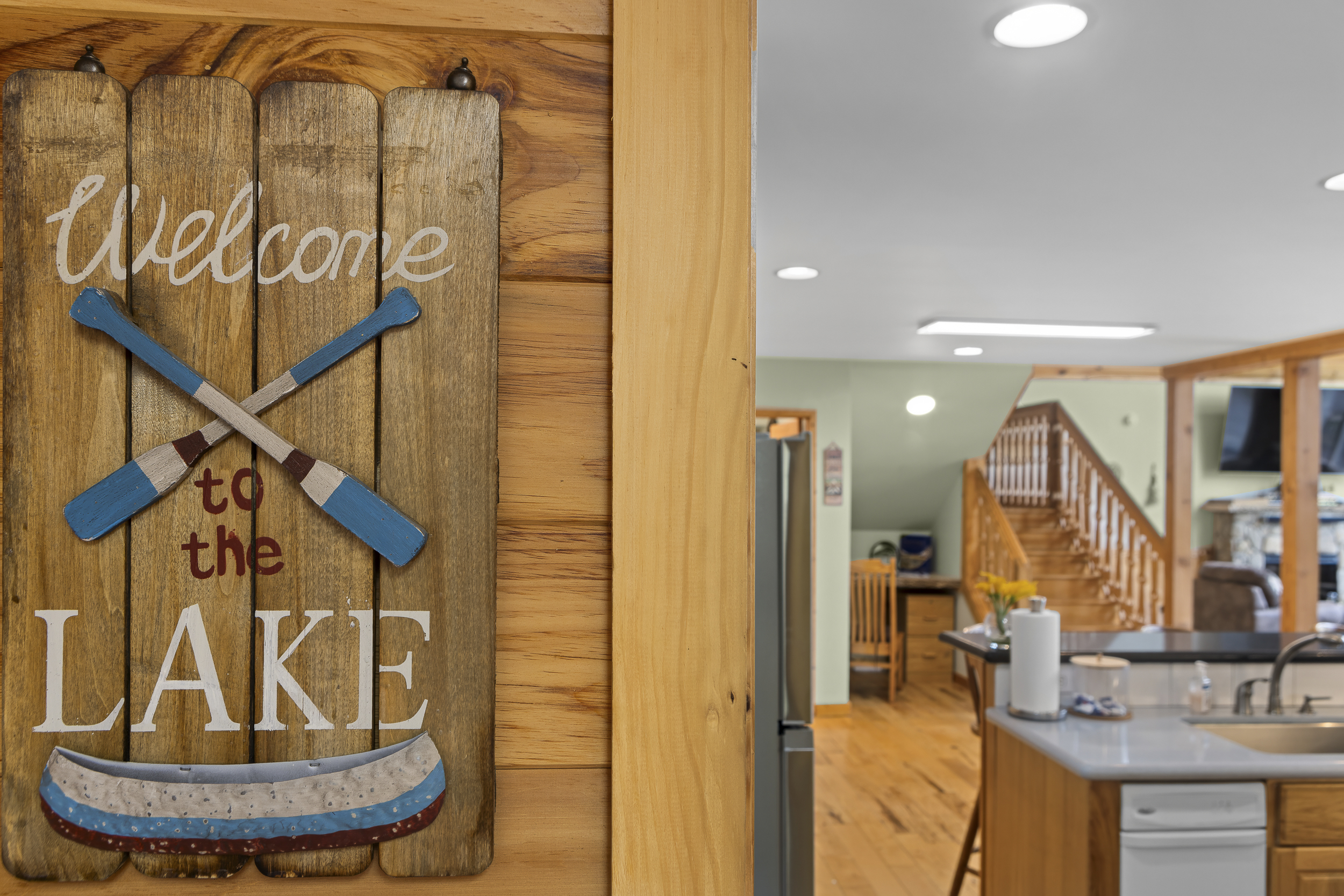 Welcome to 5 Echos: Rustic charm meets modern comfort in this inviting open layout kitchen!