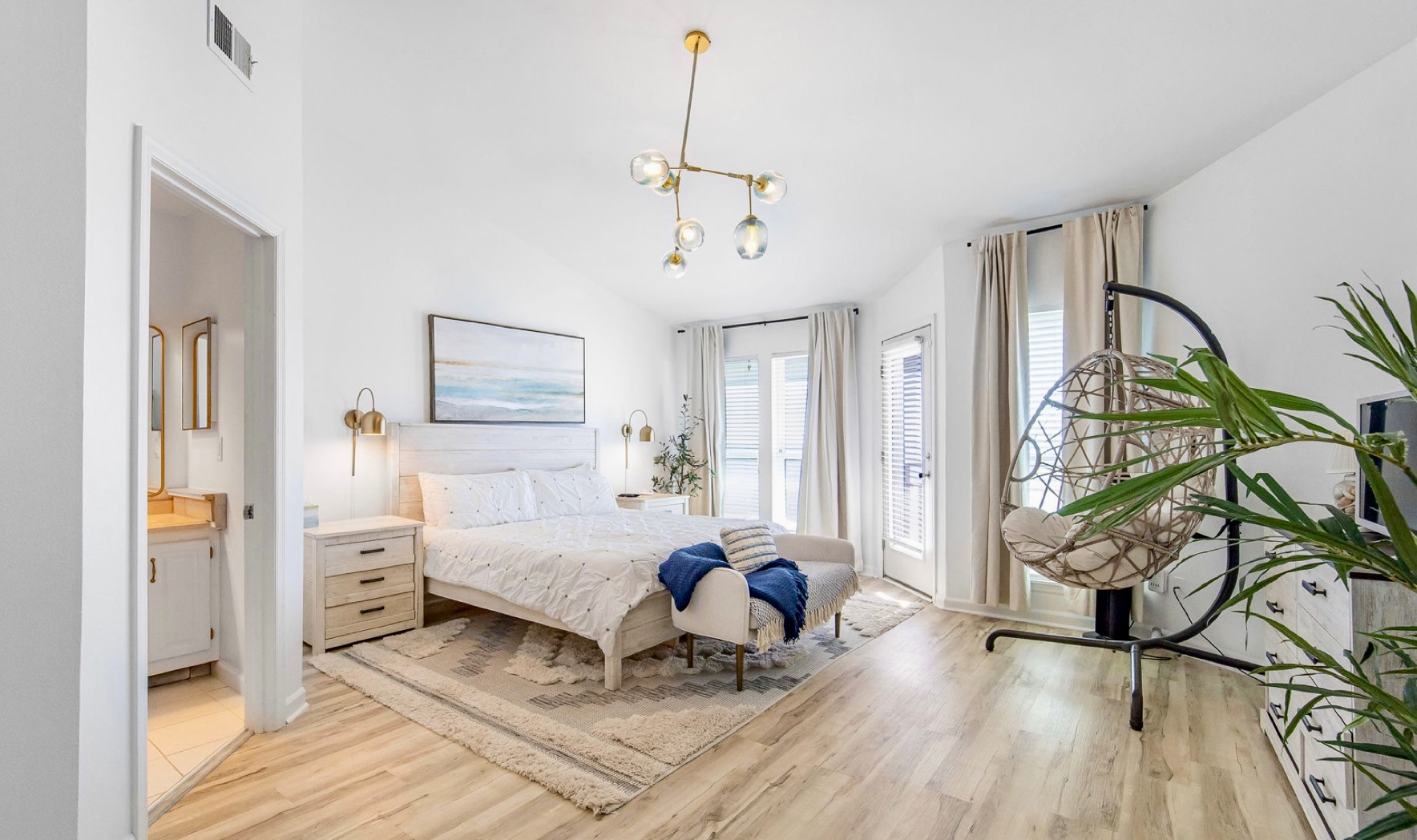 *SEA DREAMS BEACHFRONT SGI*  Master bedroom w/ KING bed; a serene and inviting space that is a perfect place to unwind and relax.