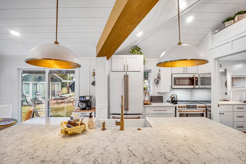 Sunrise cottage - Full kitchen has everything you need to prepare meals. Just steps to the kitchen table, large island counter or out the side slider to the waiting picnic table and large poly wood chairs.