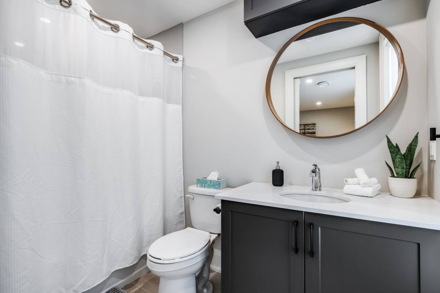 Thoughtfully designed ensuite with a combination tub/shower.
