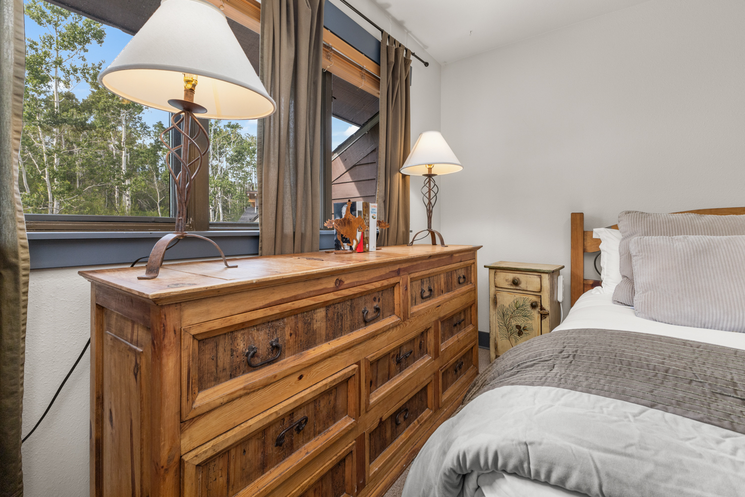 Bedroom #5 | Queen Bed | 4th Level