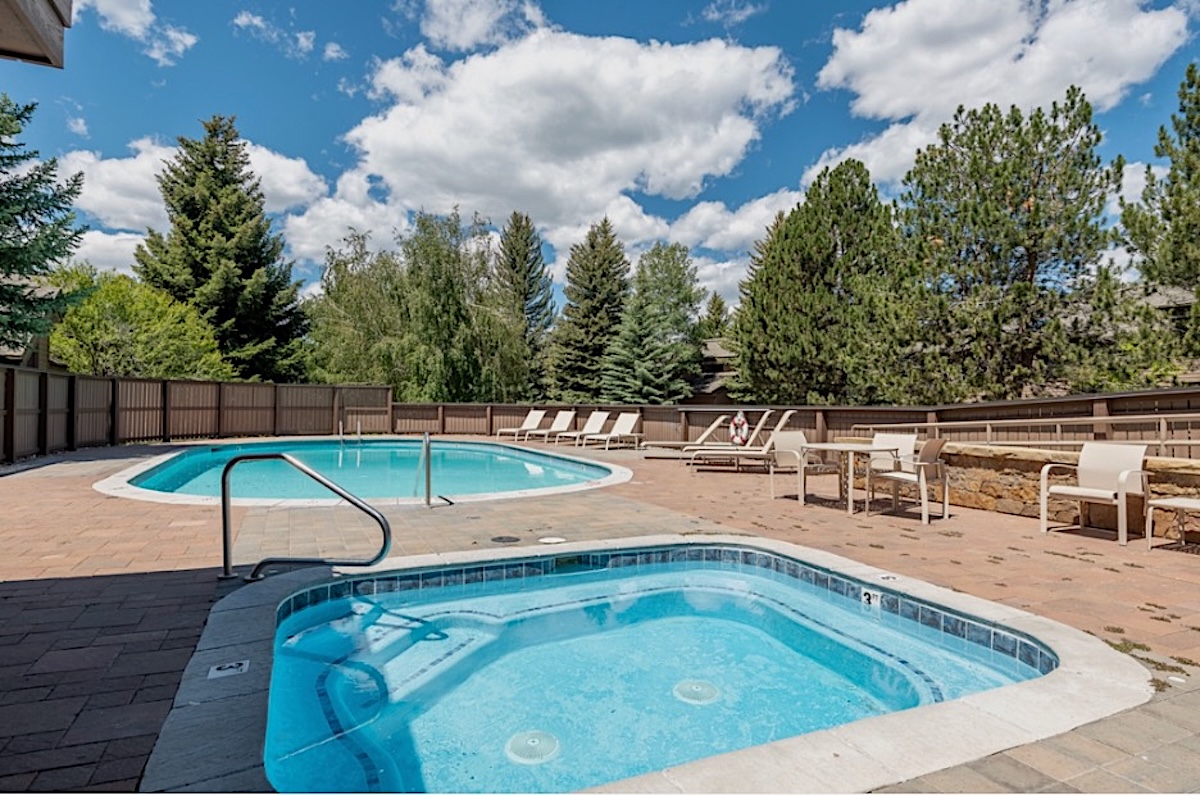 Snow Creek Hot Tub and Pool