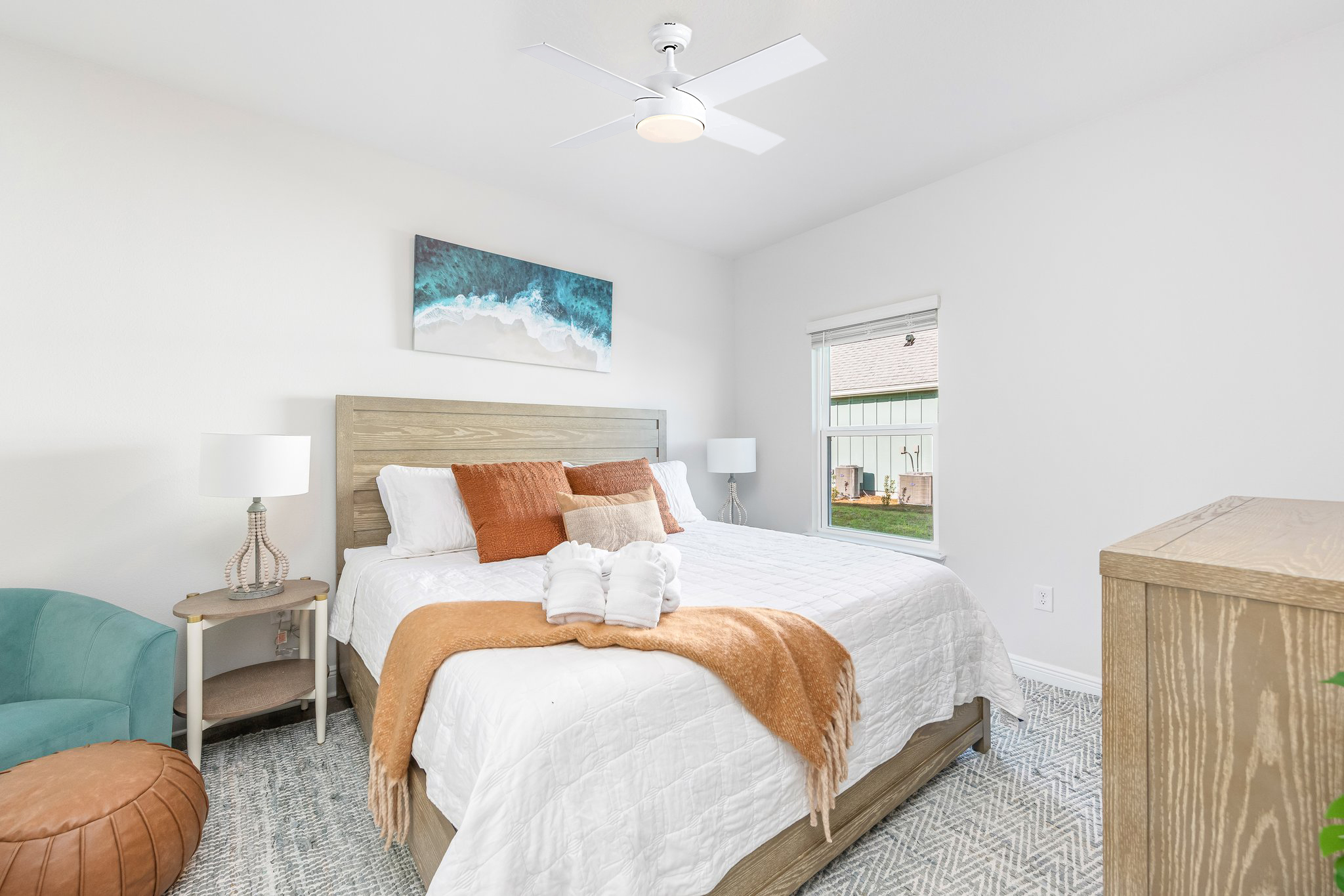 bedroom 2:|King bed|luxury linens|full cable|ceiling fan