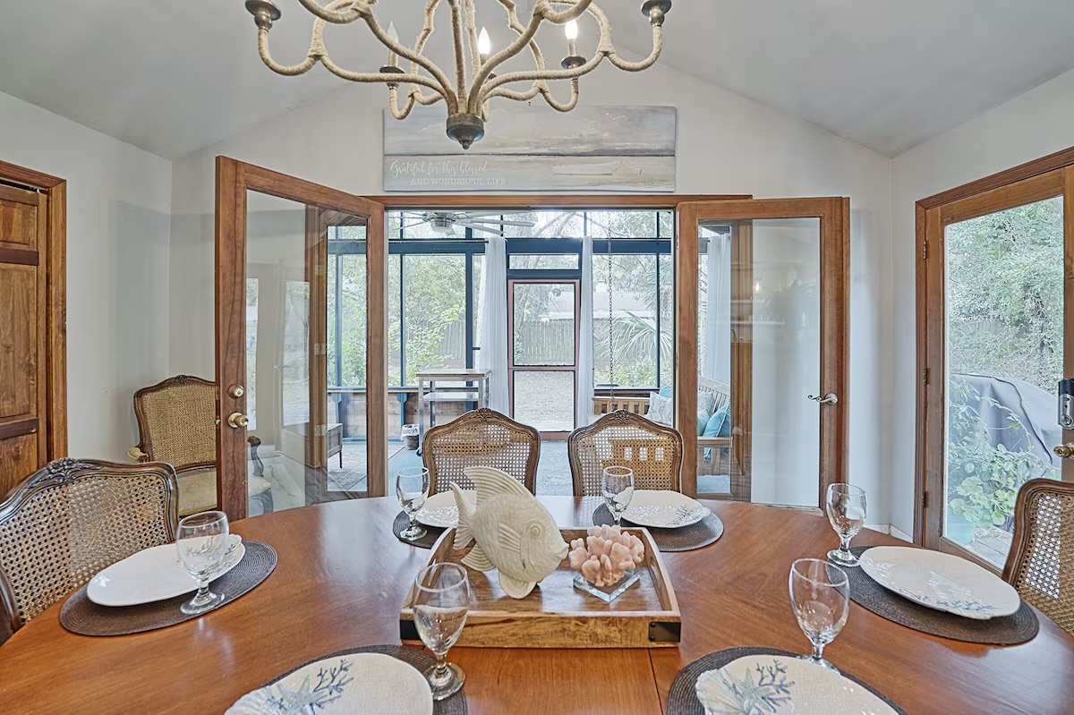 25 21st Avenue | Seas the Day | Dining | IOP Escapes