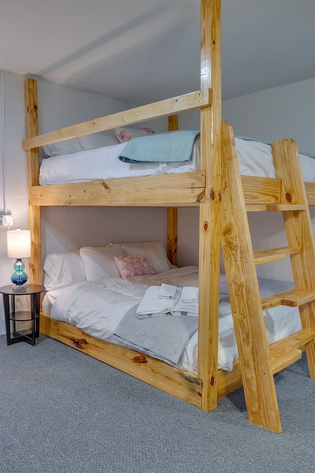 Bunk Room (Right Side with Two Kings)