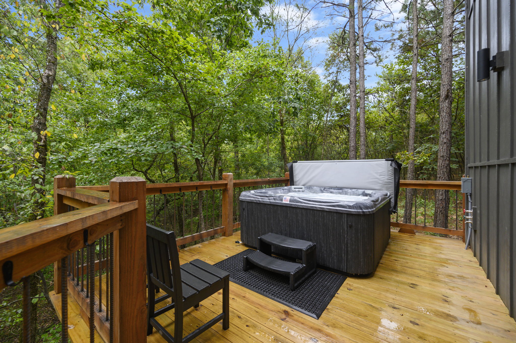 Creek-facing Hot tub