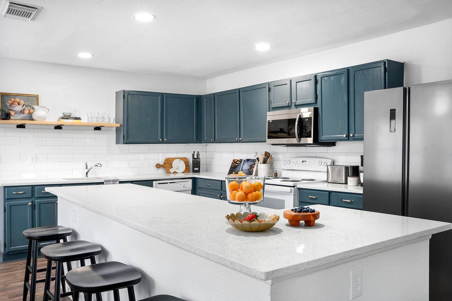 Prepare your favorite meals in the spacious, fully equipped kitchen.