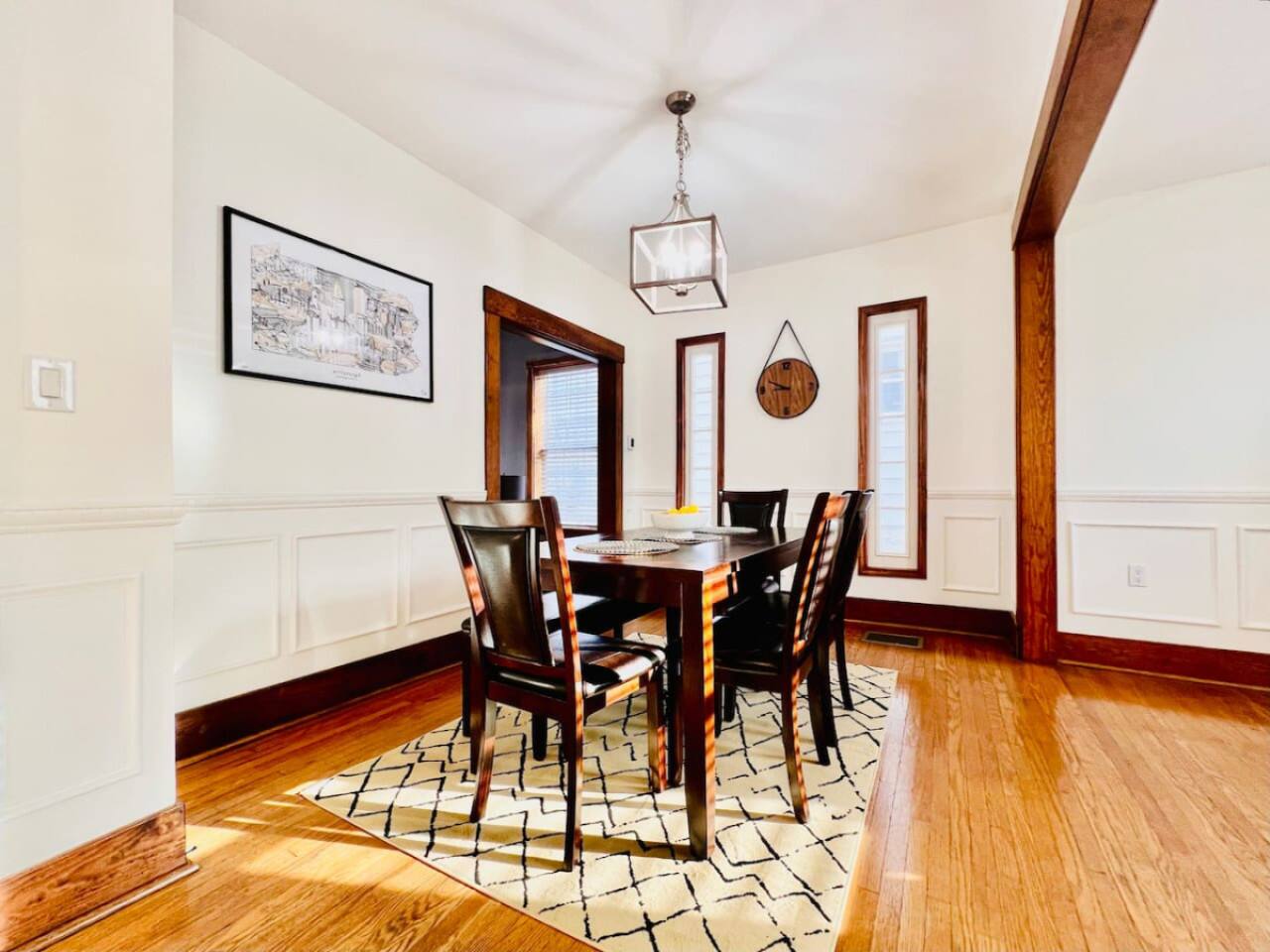 Elegant 6-seater dining table, perfect for family meals or hosting guests in a stylish setting.