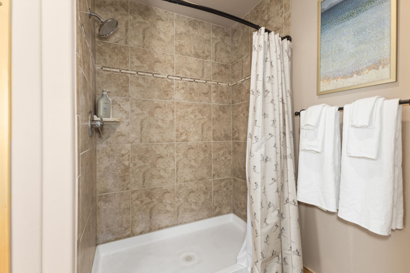 Ensuite Bedroom#1 – Tub | Shower | Dual Sinks