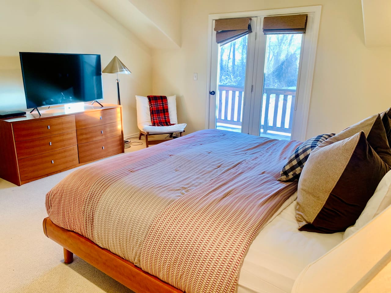 Bedroom 1 (King)