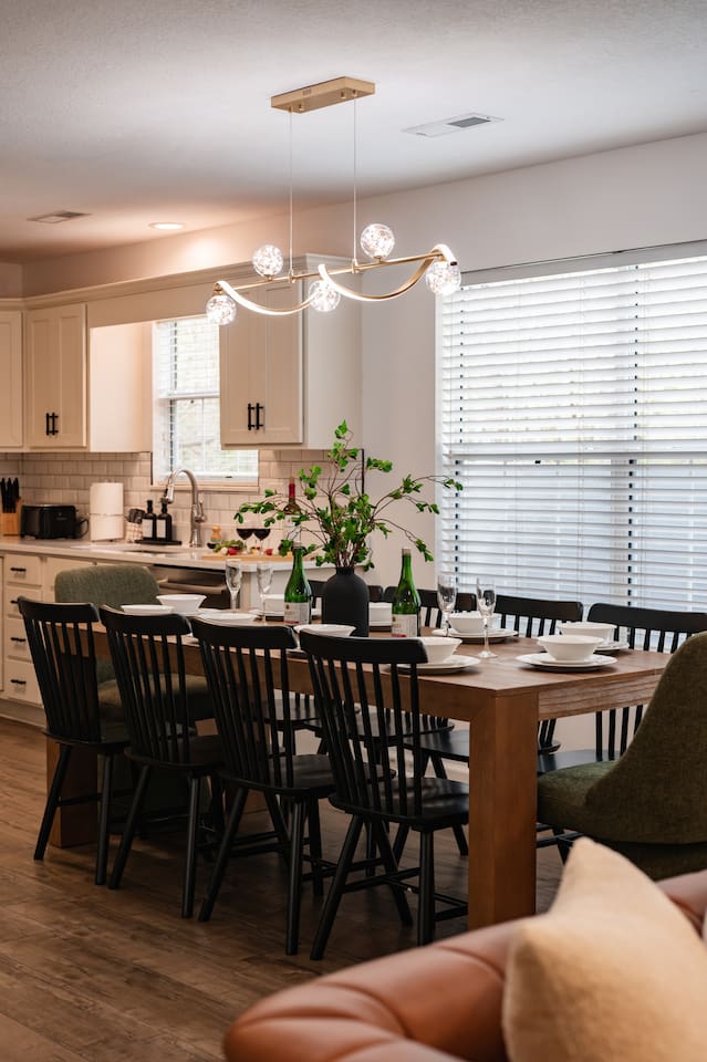 An elegant, fully-equipped dining suite designed for sparkling toasts and effortless celebrations