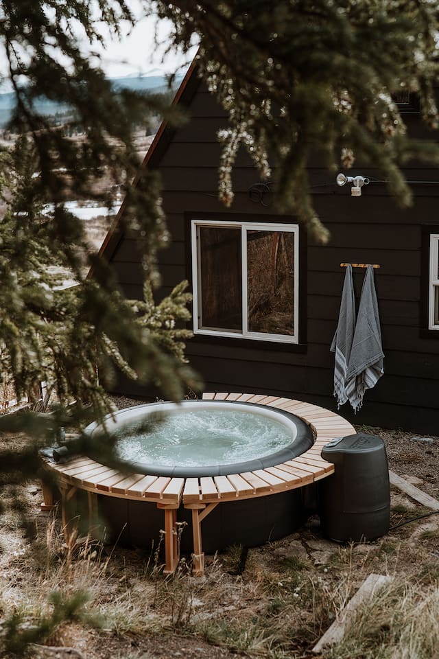 Private hot tub in the back yard 