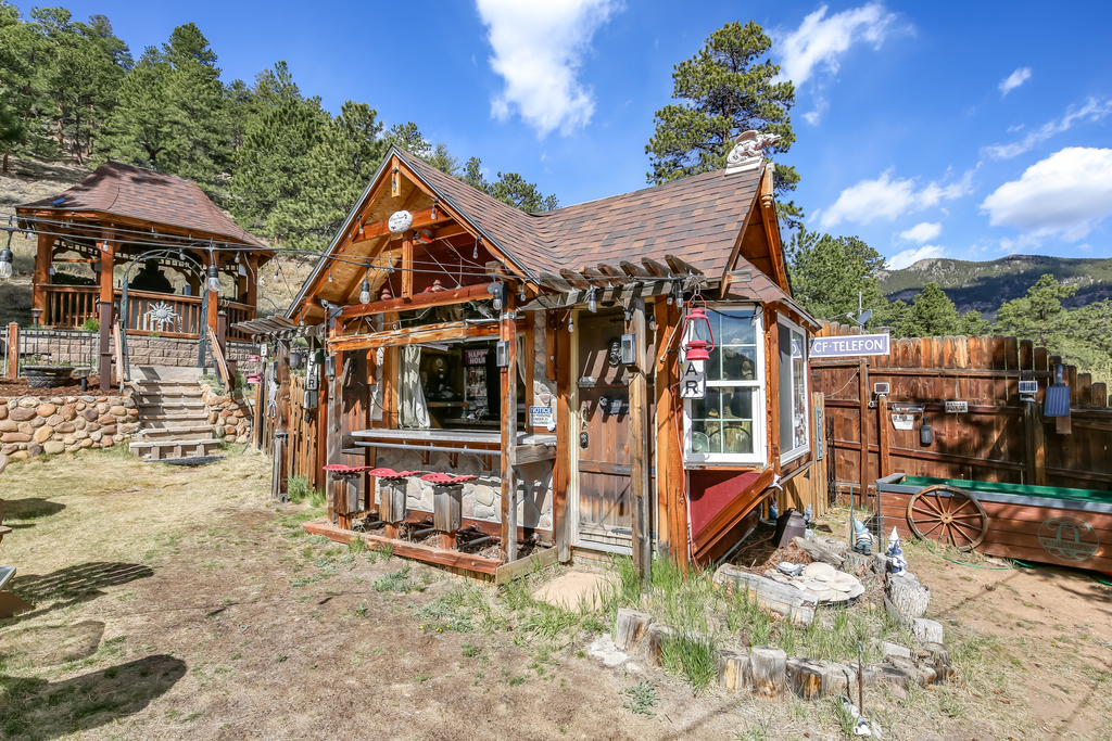 A quiet spot to relax outdoors and enjoy the fresh mountain air.