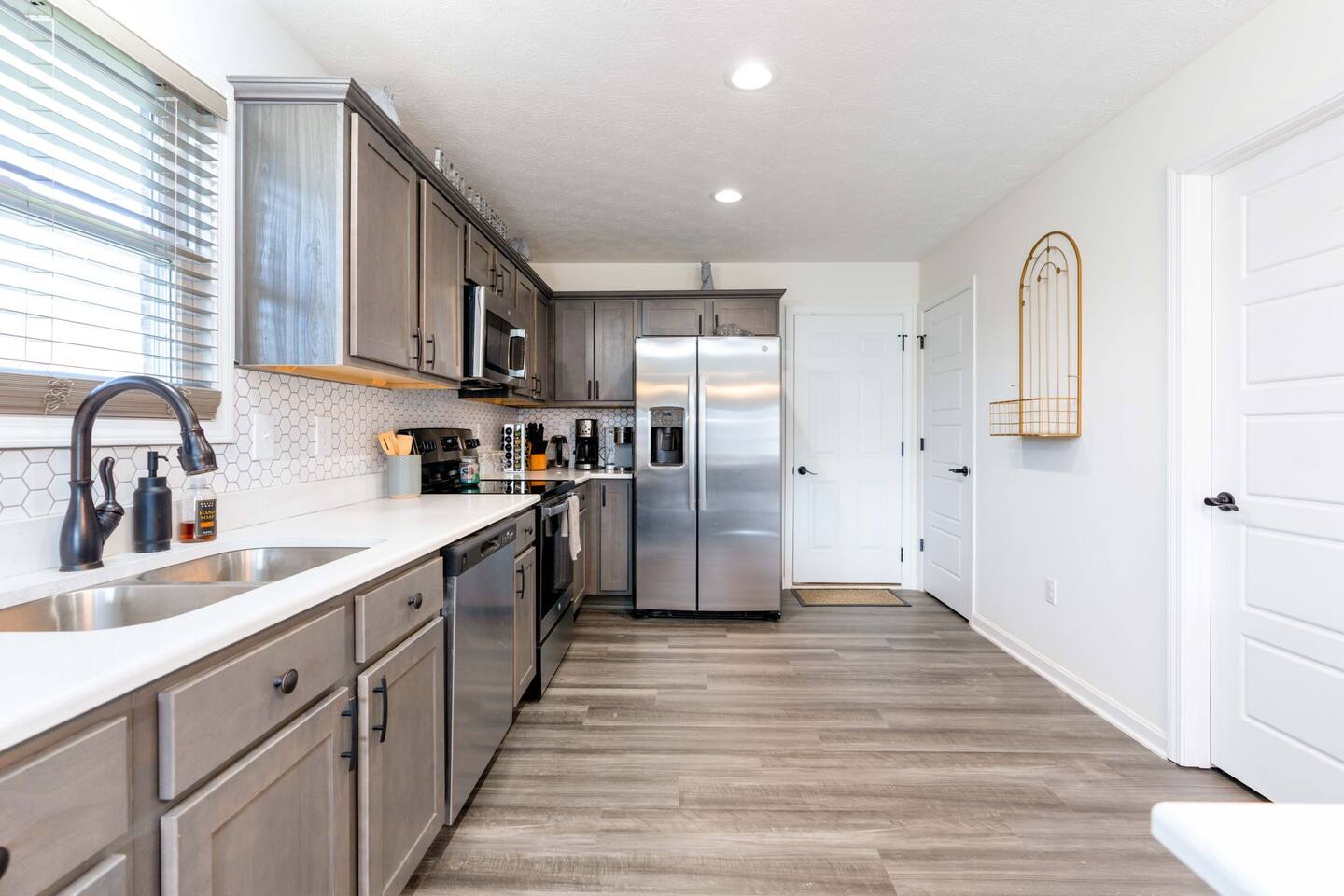 kitchen features all the major appliances and convivences to enjoy your stay