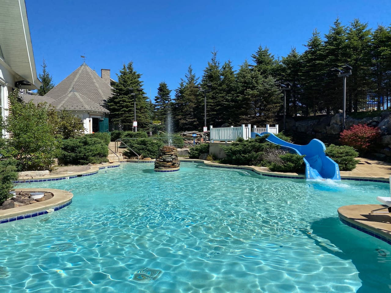 Short walk tot split rock pools