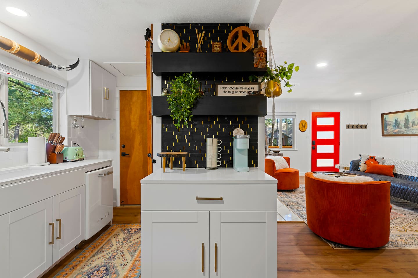 Open layout so you can cook, relax at the dinner table, or on the couch and everyone can be together.