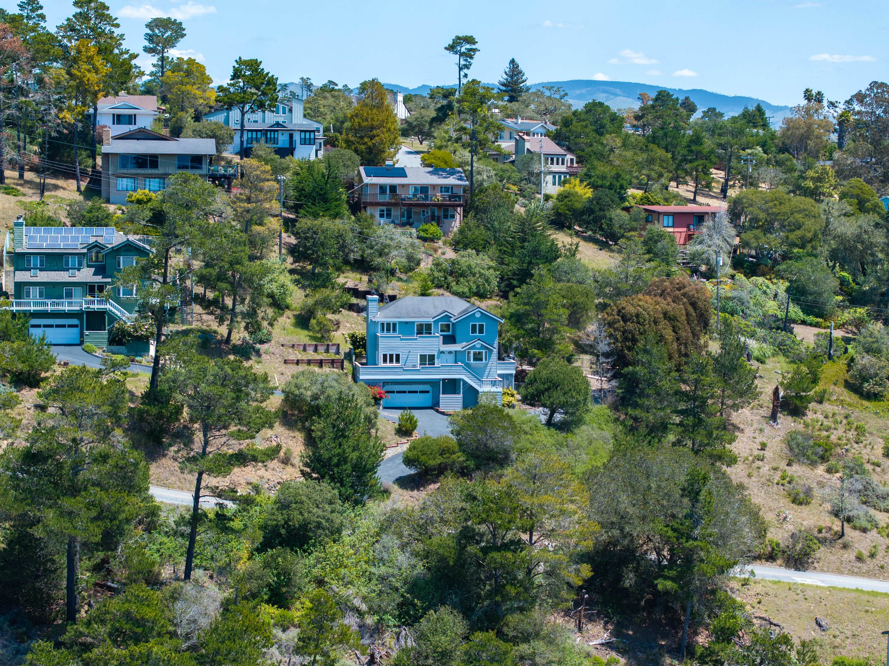 Beautiful neighborhood views perfectly situated near the heart of downtown.