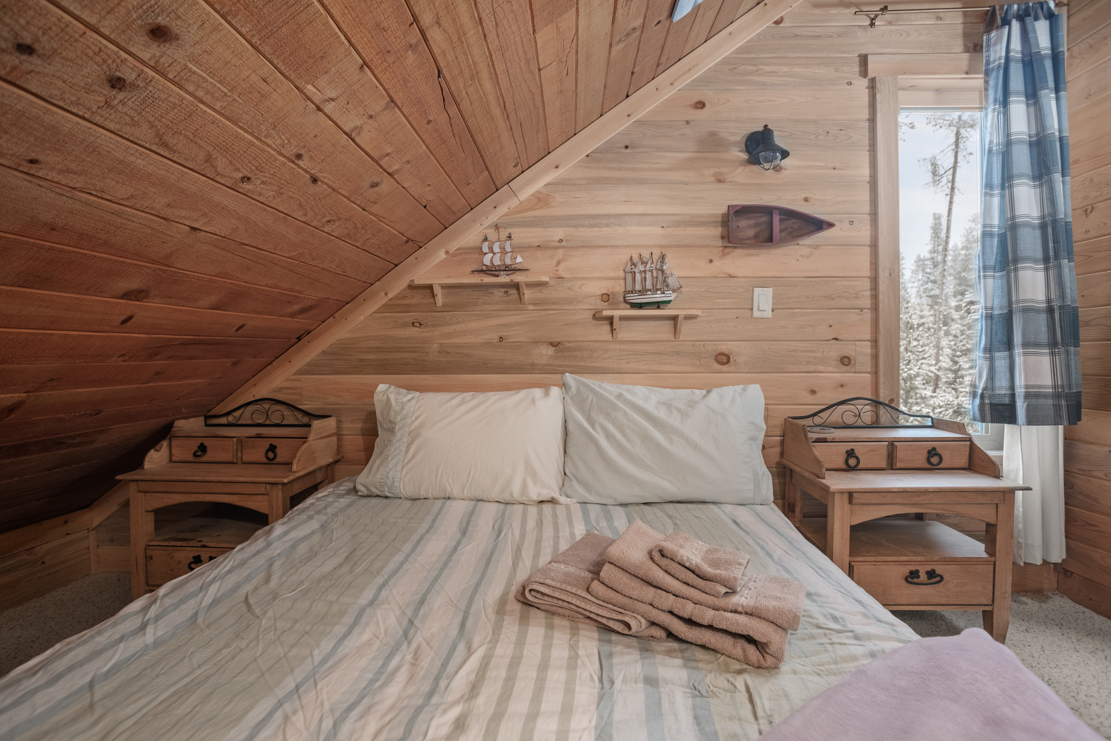 Bedroom 4 - Queen Bed