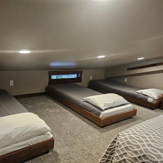 Loft area: 3 twin beds.