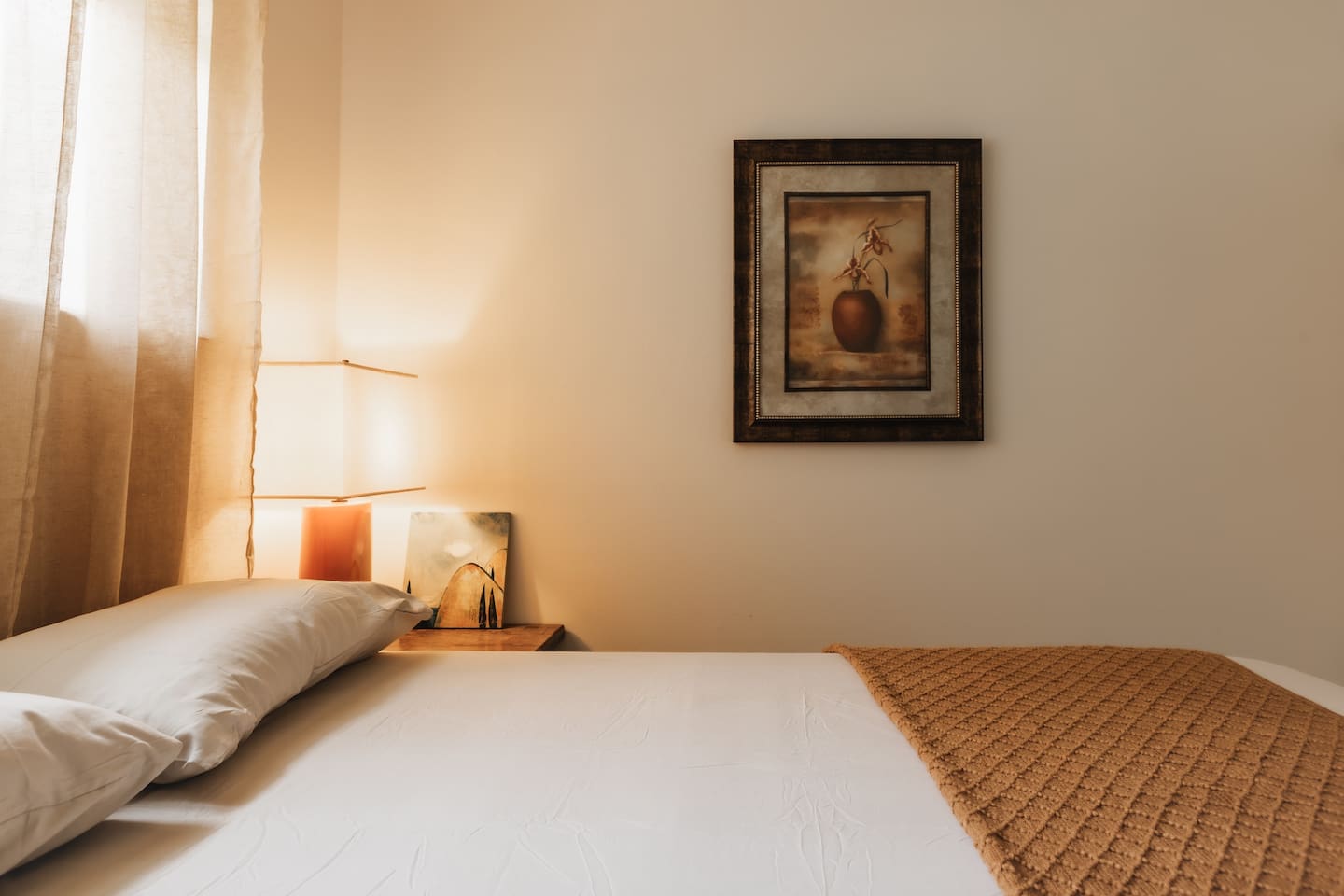 bedroom 2 with comfy bed and linens, with antique deco
