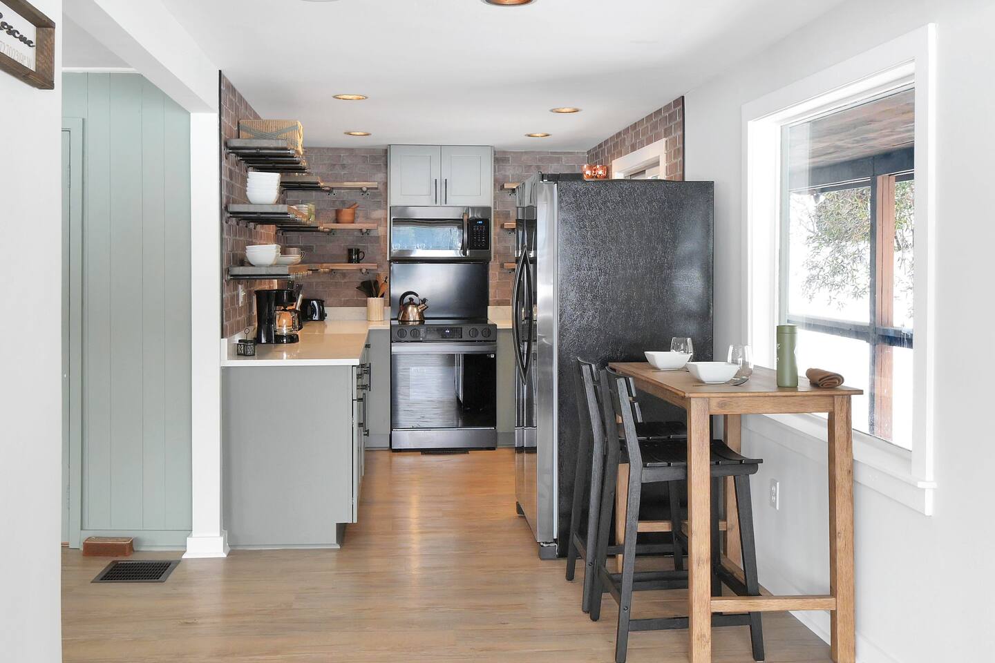 Fully stocked kitchen!