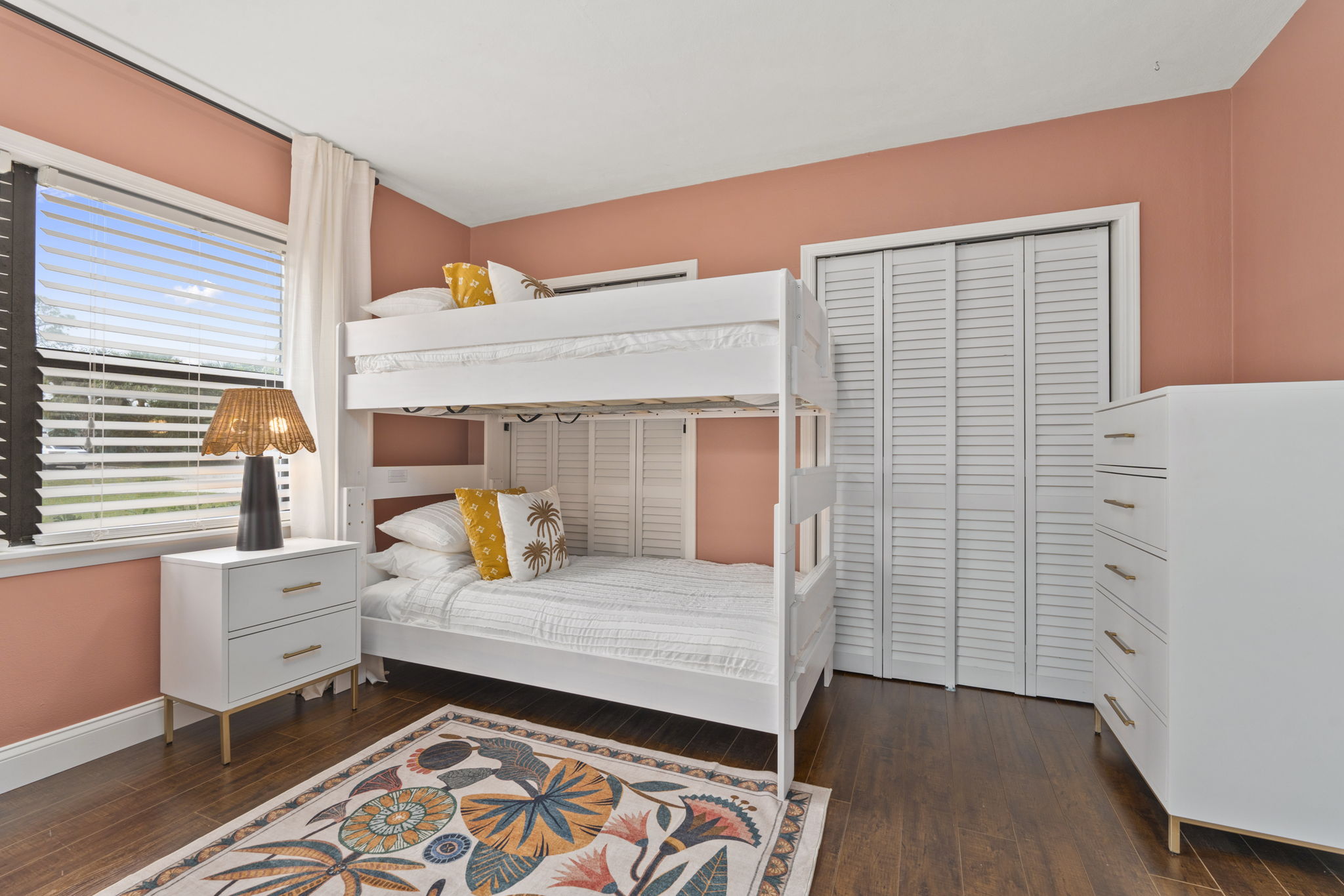 Bunk Room: Twin over Twin