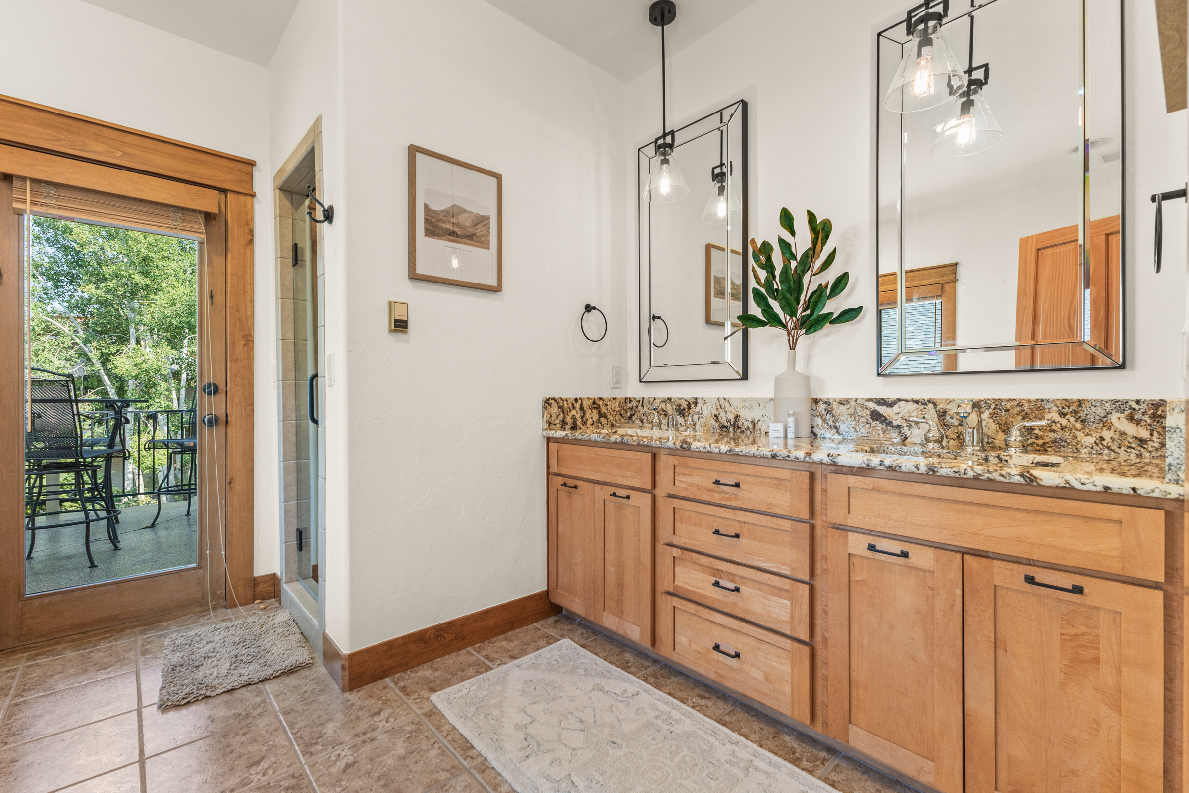 Ensuite Bathroom #1 | Access to Outdoor Patio