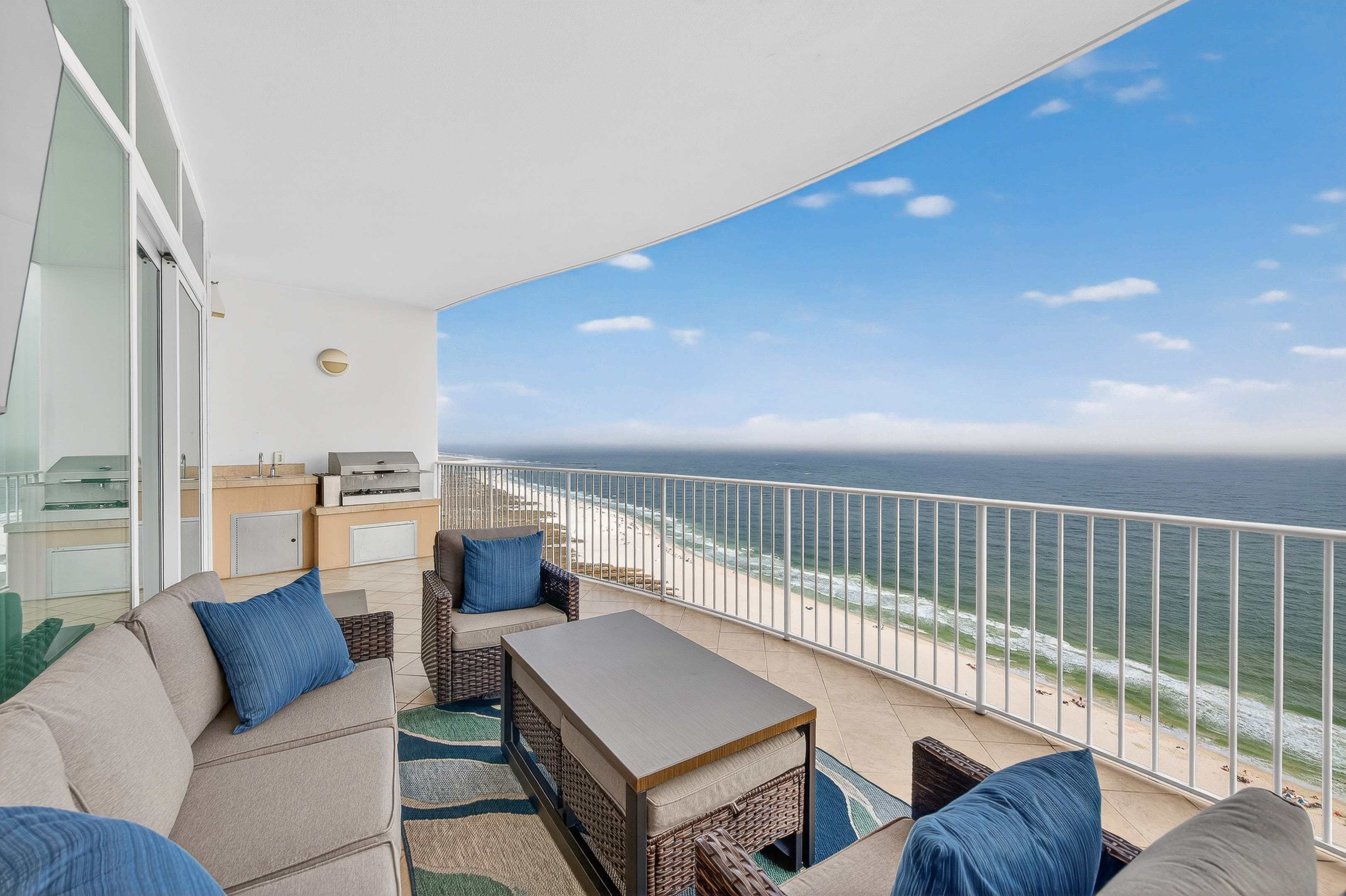 Private balcony, hot tub, TV