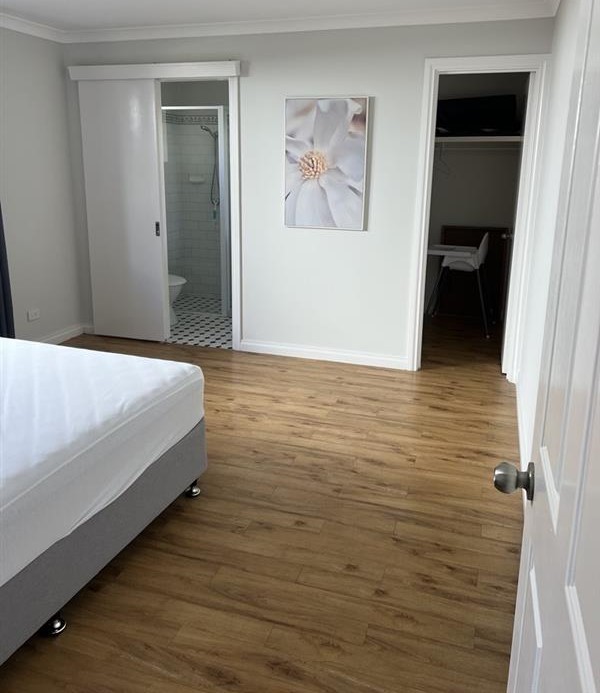 Ensuite & WIR in Main Bedroom