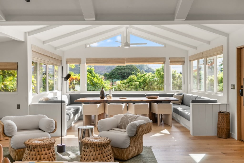Dining Lanai - Front Facing View