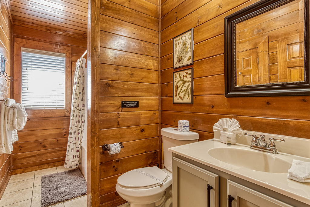 Jack-n-jill bathroom upstair with tub/shower combination