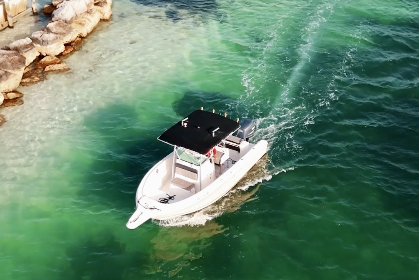 Boating is part of the experience here, with easy access to nearby islands, sandbars, and hidden beaches.