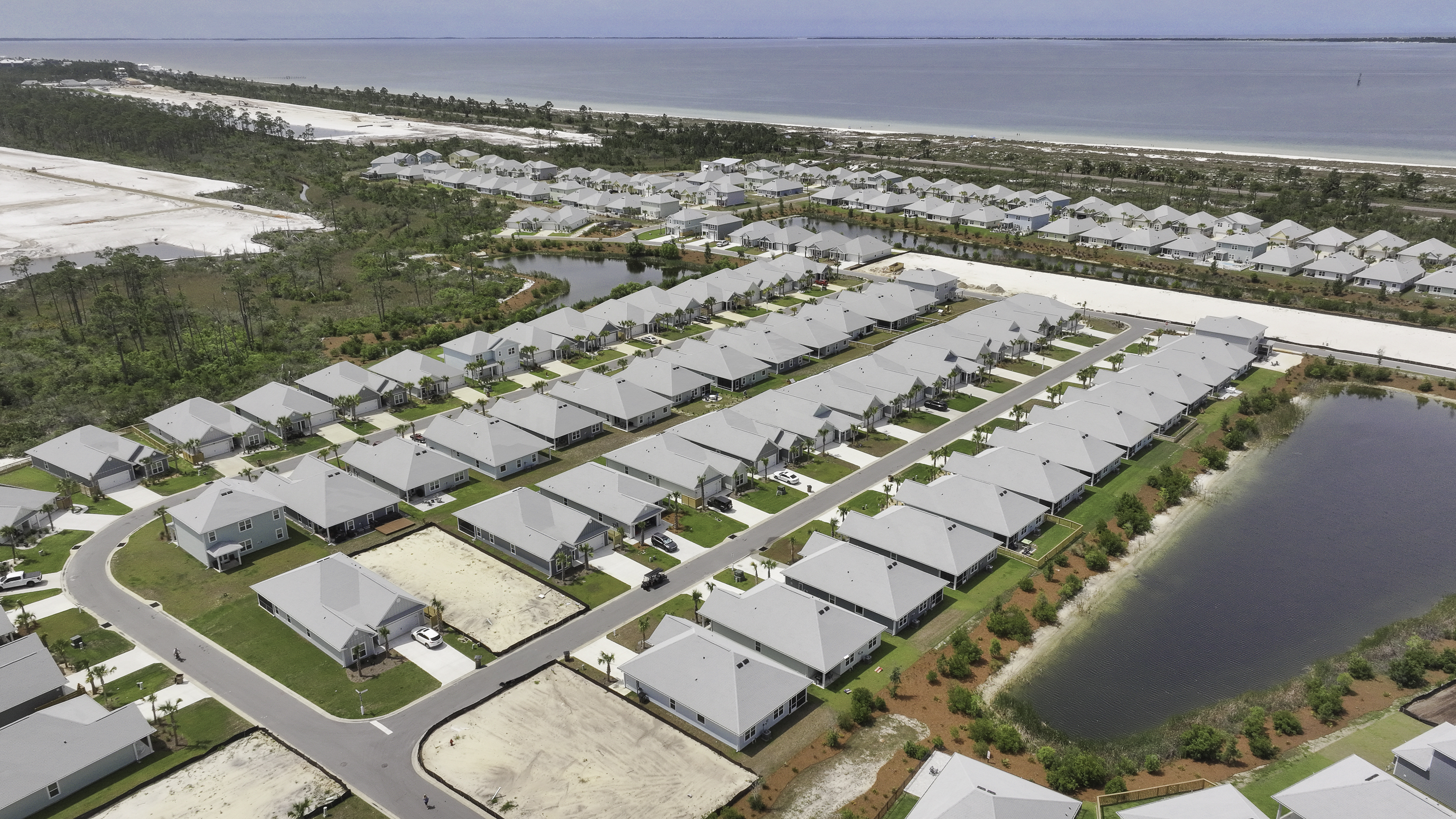 Aerial view of the area, close proximity to community pool and beach access